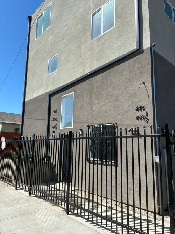 Building Photo - 449 W 74th St