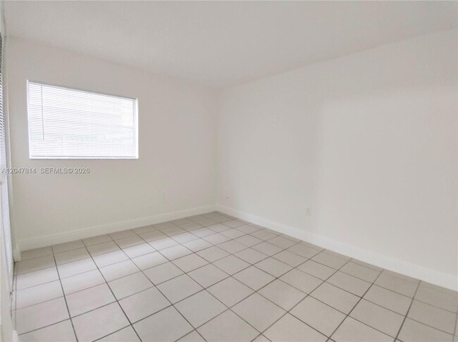 Foto del edificio - 1265 W 24th St