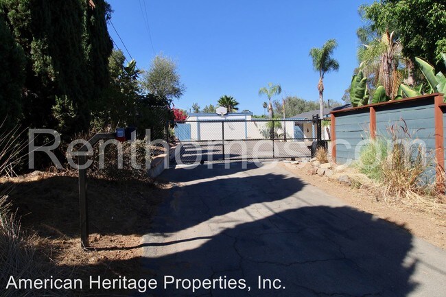 Building Photo - 3 br, 2.5 bath House - 1832 Via Entrada