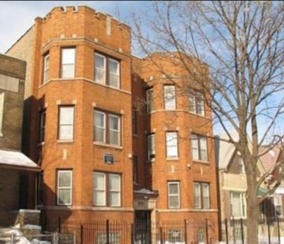 Primary Photo - 6842 S Calumet Ave