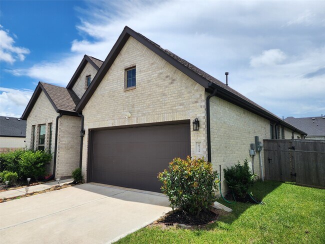 Building Photo - 10718 Blossom River Dr