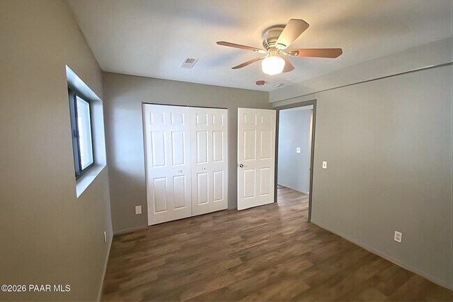 Foto del edificio - 114 S Virginia St