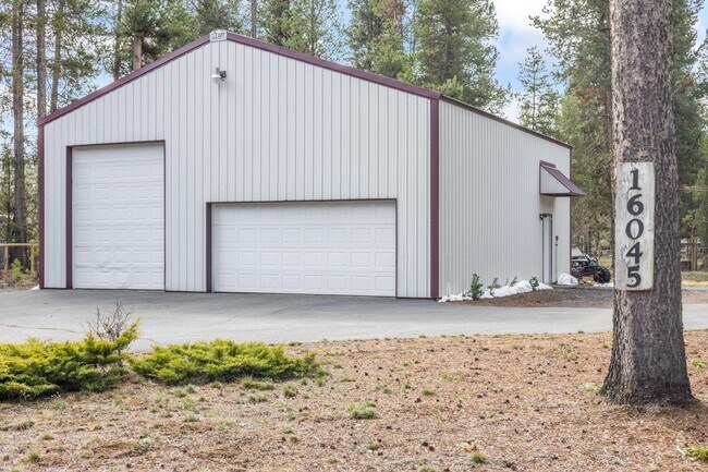 Building Photo - 16045 Big Meadow Dr