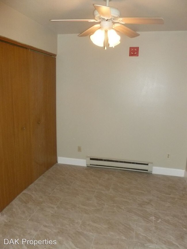 W201N16619N16619 Hemlock St, Jackson, WI 53037 Room for Rent in