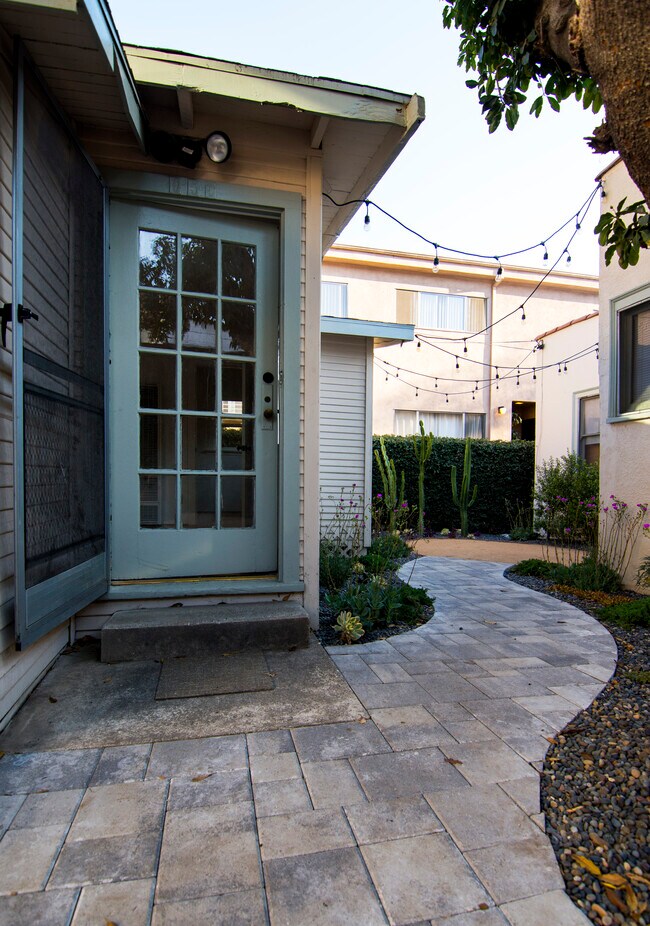 Foto del edificio - 950 North Hayworth Avenue