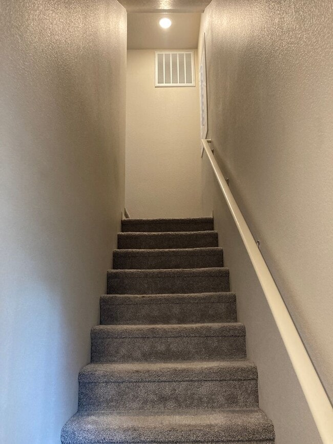 Building Photo - Beautiful Newer Home in Tigard