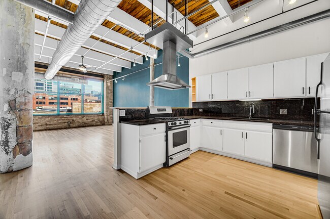 Foto del edificio - 312 N May St