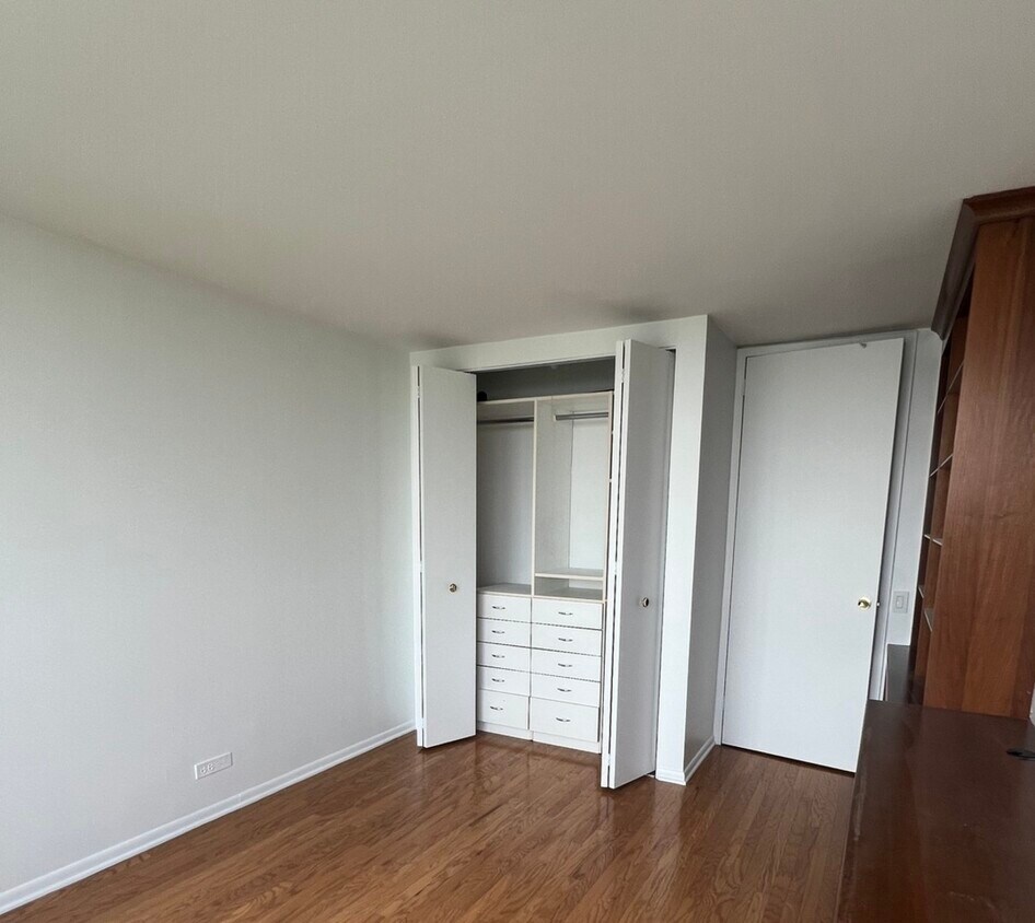 Foto del edificio - 2400 N Lakeview Ave