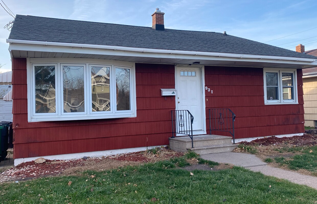 Foto principal - 931 11th St N