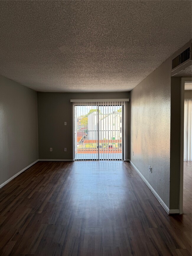 Building Photo - 2816 S Bartell Dr