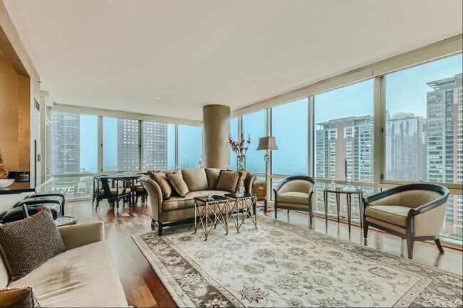 Building Photo - 505 N McClurg Ct