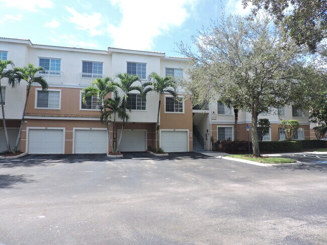Building Photo - 7305 Myrtlewood Cir W
