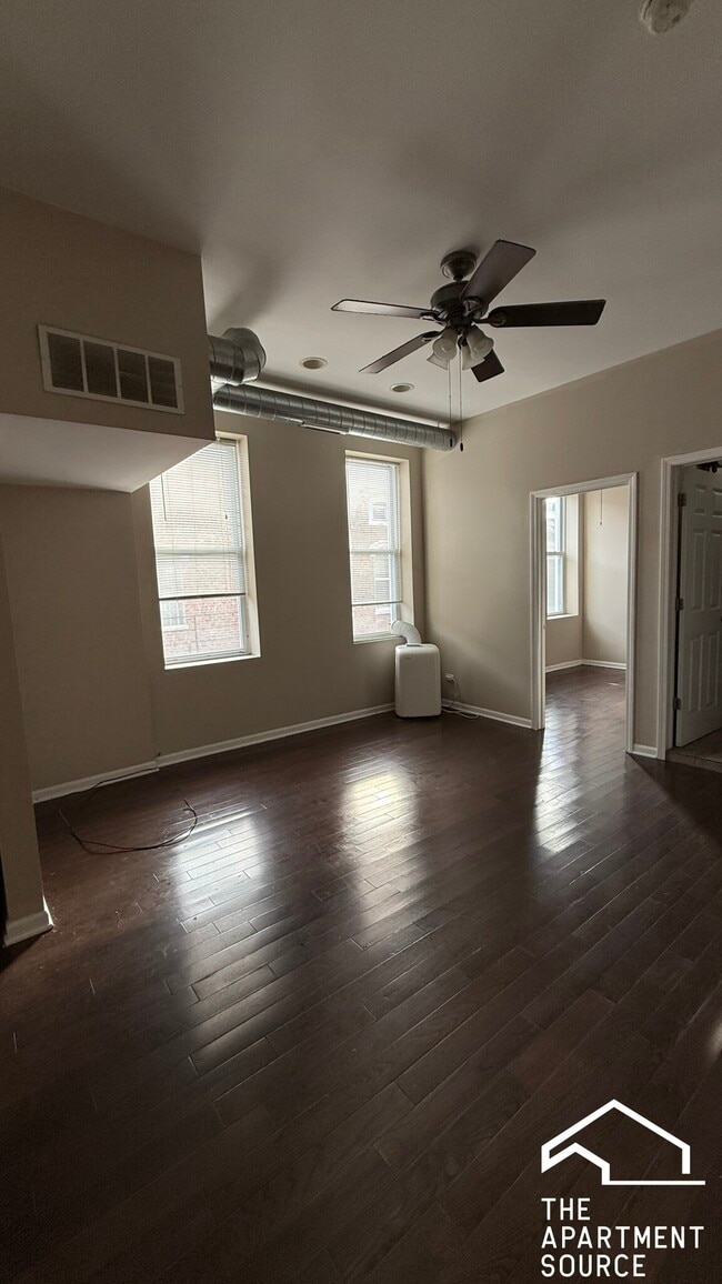 Foto del edificio - 1919 S Racine Ave