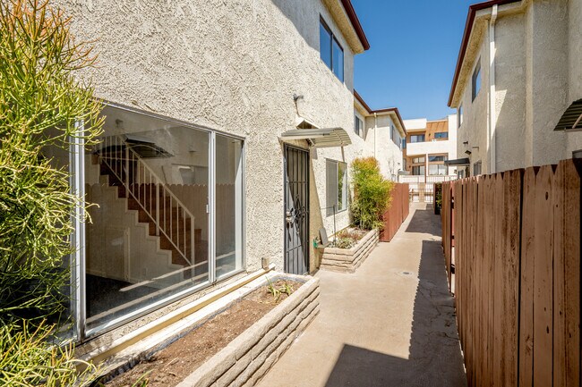 Foto del edificio - 251 W Dryden St