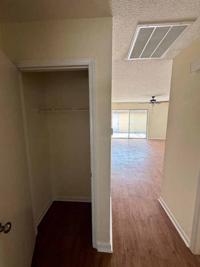 Building Photo - 2079 Santiago Way N