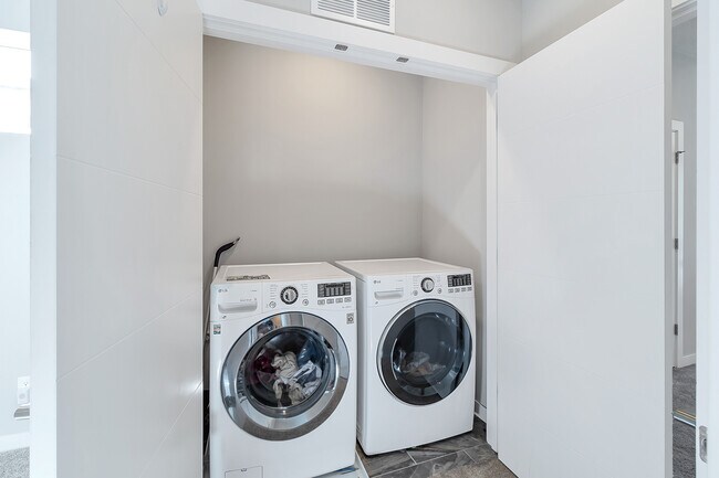 washer dryer included - 746 NW Pebblestone ln
