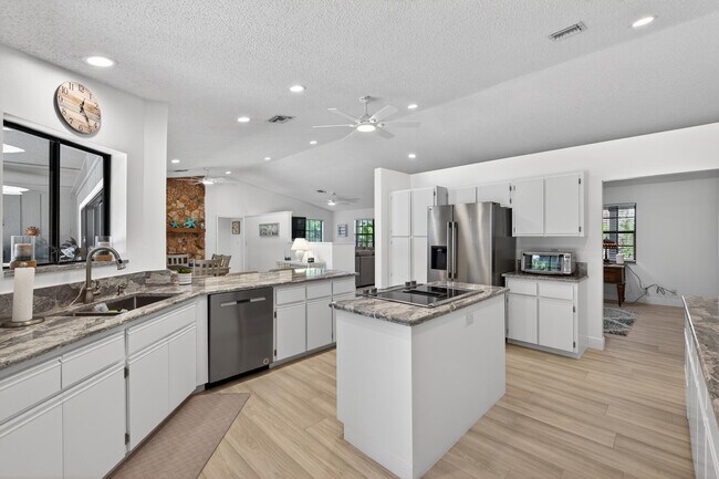 Building Photo - 8166 155th Pl N