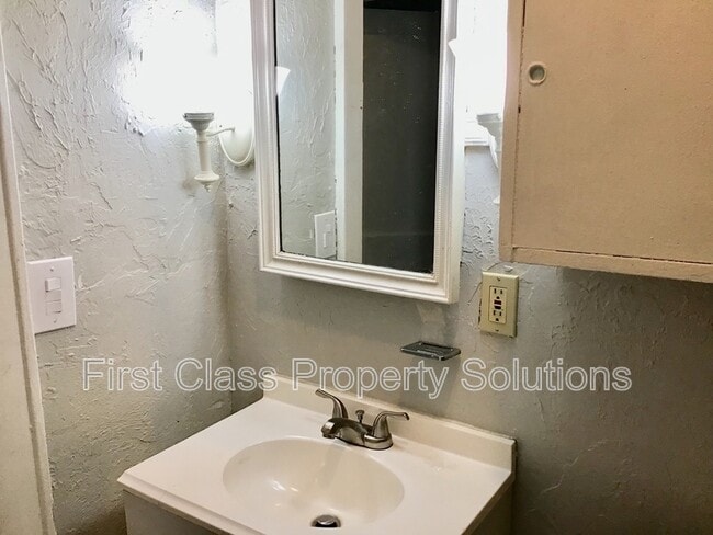 Building Photo - 3125 NW 14th St