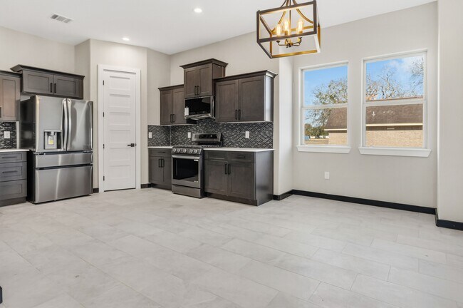 Foto del edificio - 208 Silver Leaf St