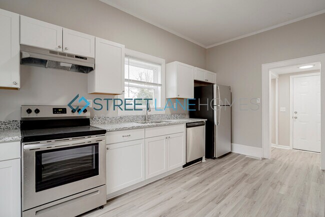 Building Photo - NOW OFFERING $250 OFF THE FIRST FULL MONTH...