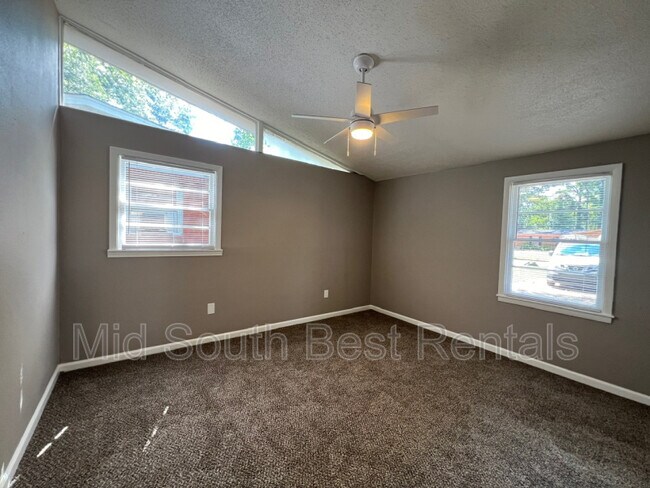 Building Photo - 1550 Gowan Dr