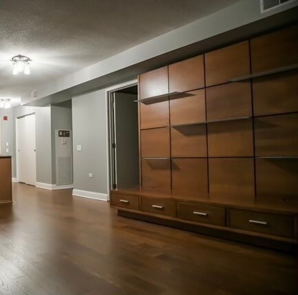 Foto del edificio - 9655 Woods Dr