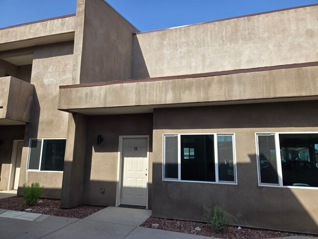 Building Photo - 833 S Avenue A