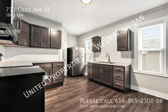 Building Photo - Available Now | 3 Bedroom 1 Bath Single Fa...