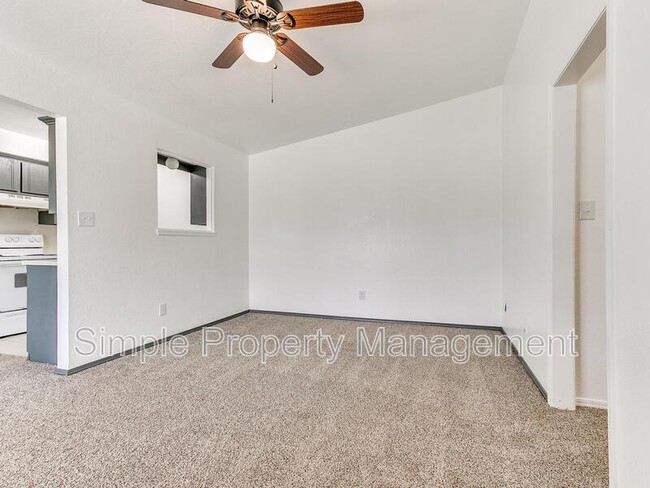 Building Photo - 1706 Hillcrest Dr