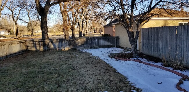 Foto del edificio - 2506 E Jewell Ave