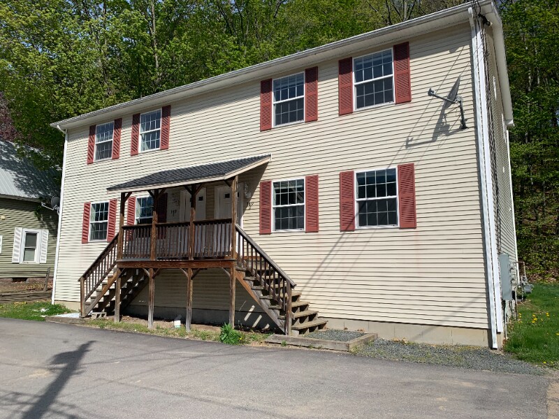 149 Valley St, Laconia, NH 03246 Room for Rent in Laconia, NH
