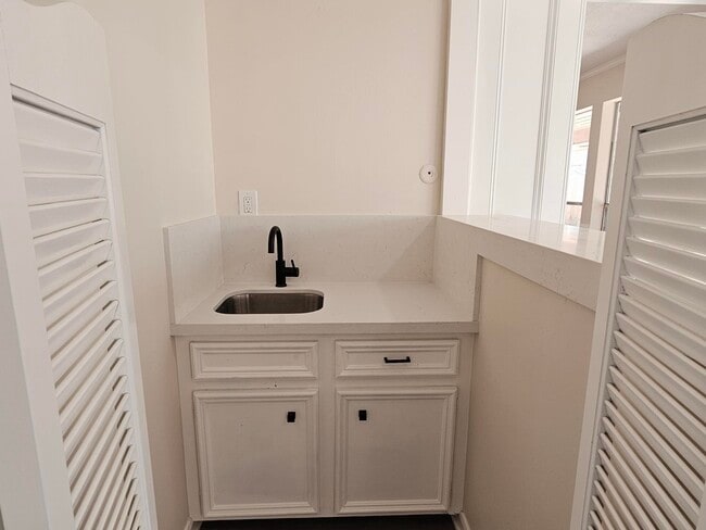 Foto del edificio - 16627 Aldenham Pl