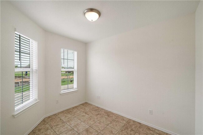 Building Photo - 1310 S Medina St