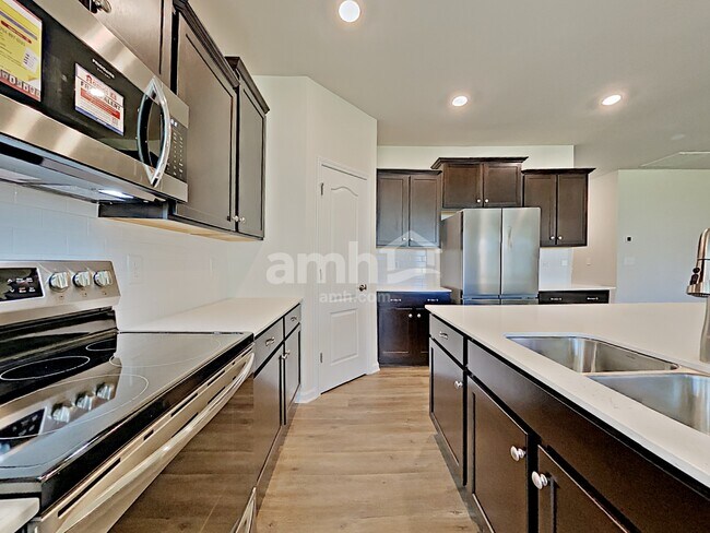 Foto del edificio - 14310 Hugh Dixon Way
