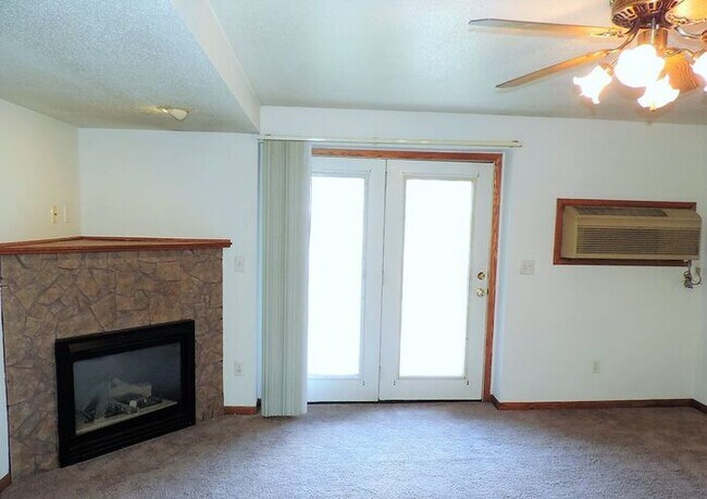 Foto del edificio - $1,250 | 2 Bedroom, 1 Bathroom Condo | Pet Friendly* | Available for an August 7th, 2026 Move In!