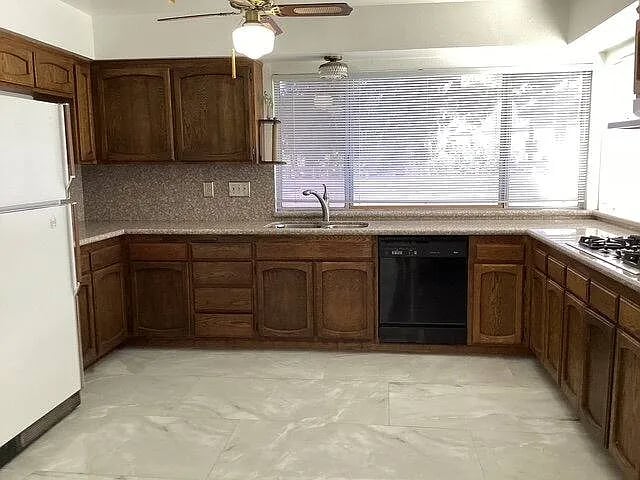 Building Photo - 540 Fairway Dr