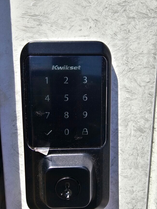 Foto del edificio - 709 Phanor Dr