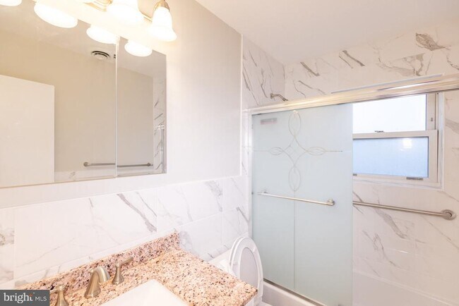 Foto del edificio - 187 Evergreen Rd