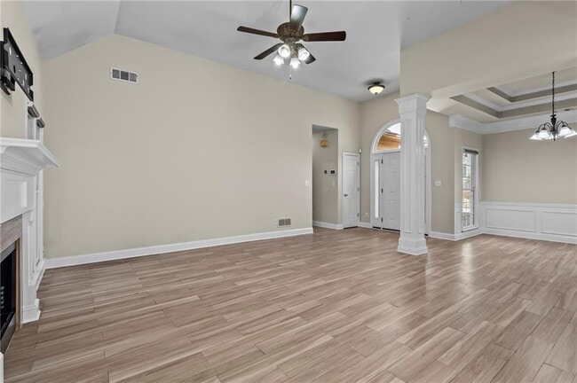 Building Photo - 3030 Northcliff Dr