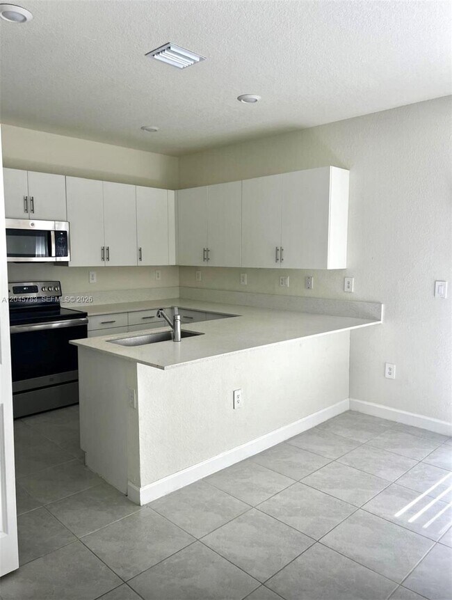 Foto del edificio - 11444 West 33rd Ct