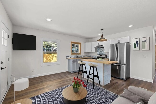 Building Photo - PG-0000