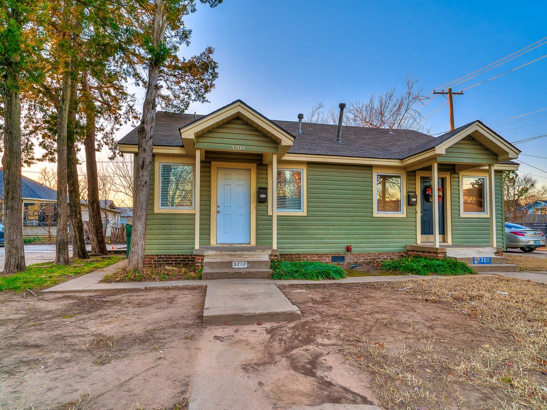 Primary Photo - 3209 N Military Ave