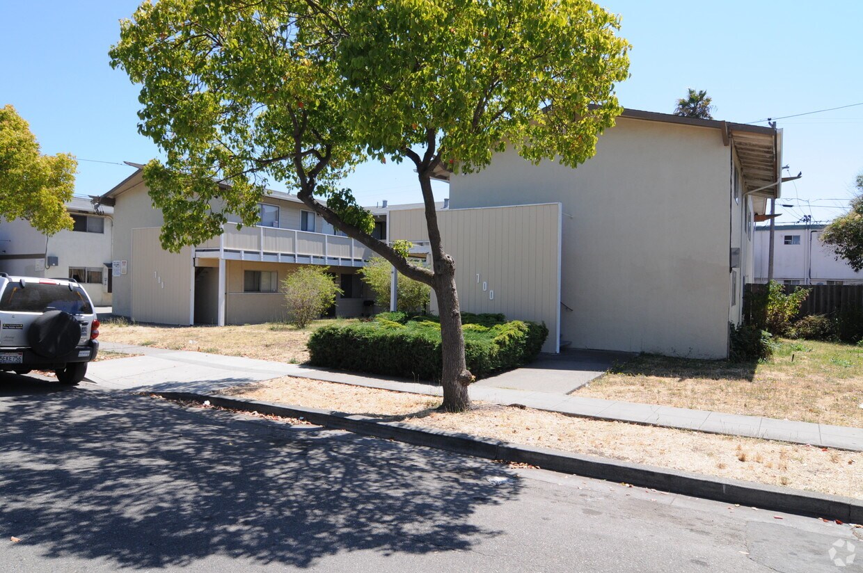 Primary Photo - 700 Memorial Way