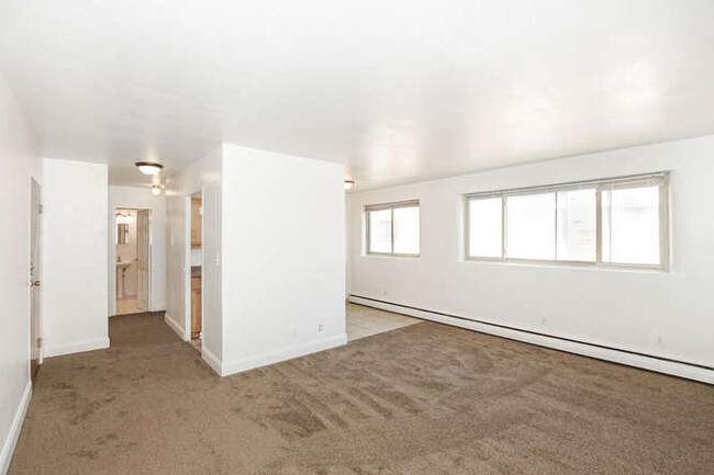 Building Photo - 729 SE 8th Ave