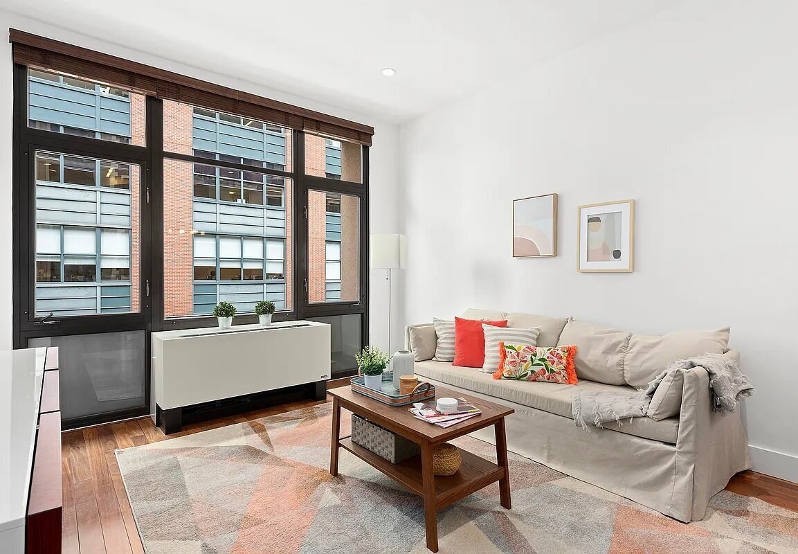 Foto principal - Enjoy this modern apartment’s generous nat...