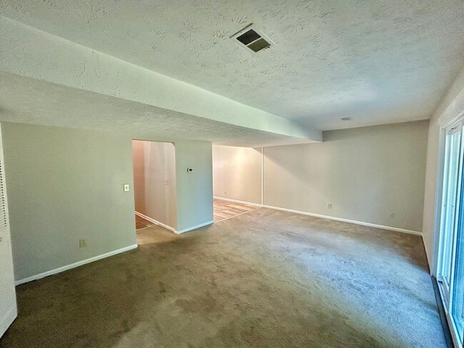 Building Photo - FOH416-418