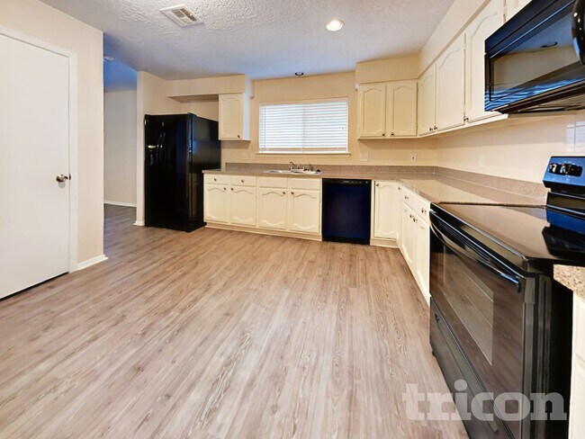 Foto del edificio - 19638 Southaven Dr