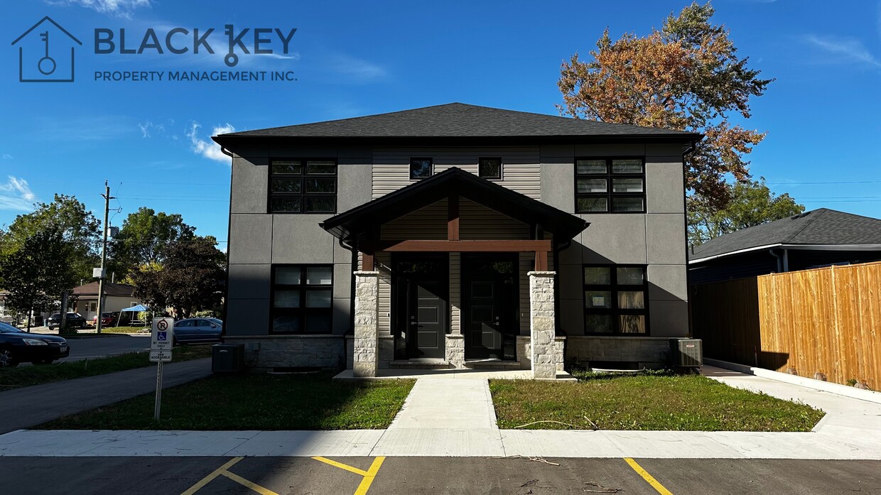 Primary Photo - 449 Grey St