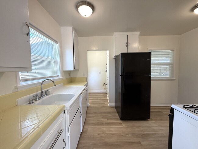 Foto del edificio - Now Leasing a 2-Bedroom Home in a Prime East Long Beach Location!