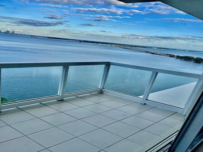 Foto del edificio - 2451 Brickell Ave